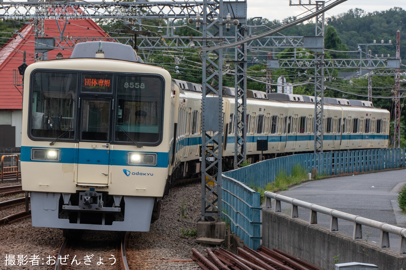 【小田急】修学旅行に伴う団体専用列車が運転の拡大写真