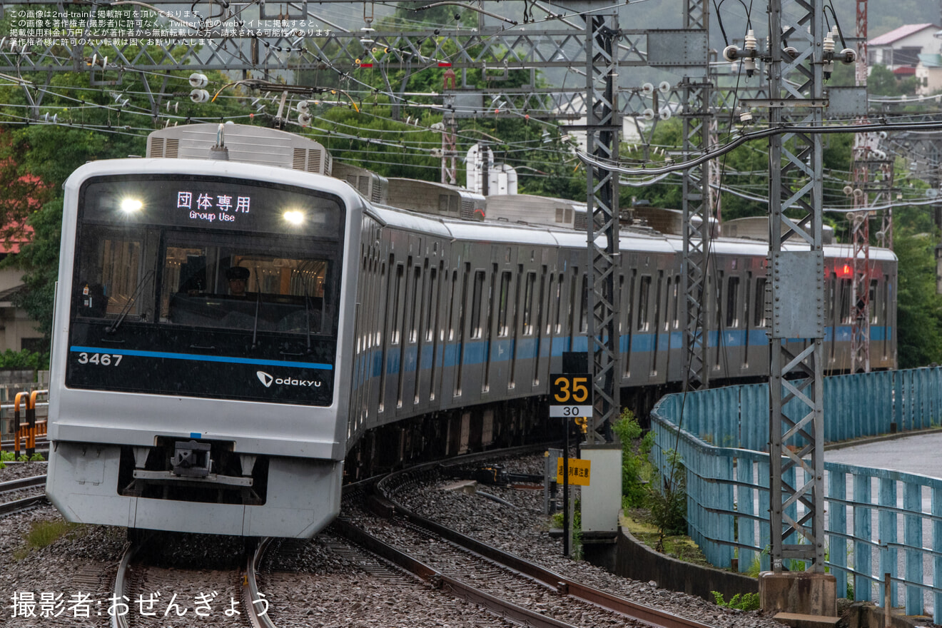 【小田急】修学旅行に伴う団体専用列車が運転の拡大写真
