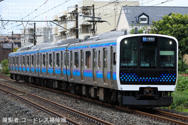 【JR東】E131系800番台N14編成が「小鶴新田行き」で運転を不明で撮影した写真