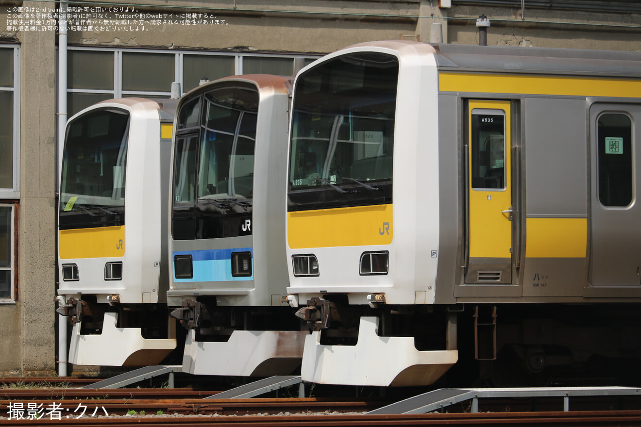 【JR東】 E231系800番台ミツK3編成、中野南乗務ベース構内への疎開に伴う回送の拡大写真