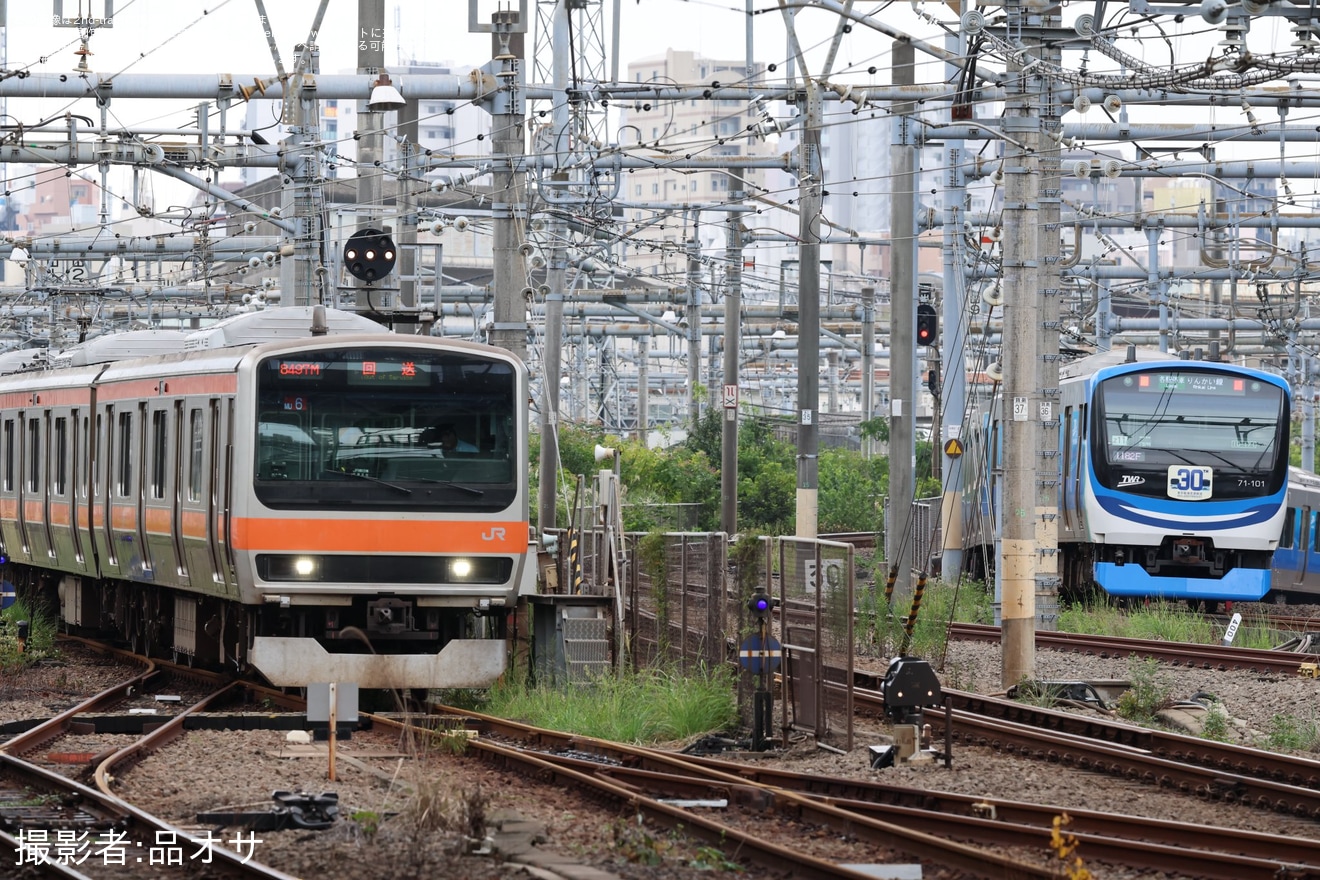 【JR東】E231系ケヨMU6編成が東京総合車両ベースを出場の拡大写真