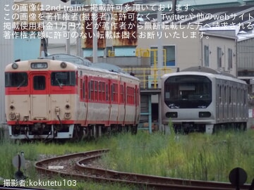 【JR九】キハ66系第1ユニットと307系改造中の元70-000形Z9編成が並ぶ
