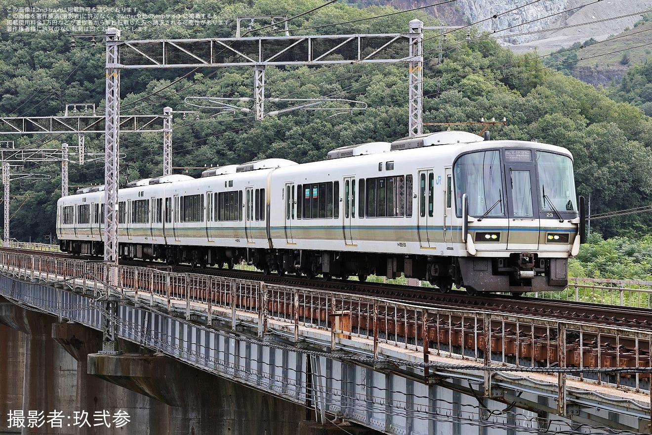 【JR西】221系NA412編成が下関総合車両所本所へ入場回送の拡大写真