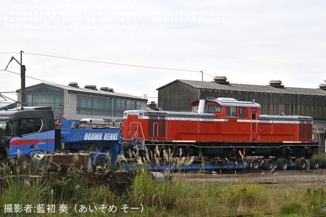 【JR東】DD51-895とDE11-1041が秋田総合車両ベースから搬出 - 秋田総合車両ベース付近にて撮影