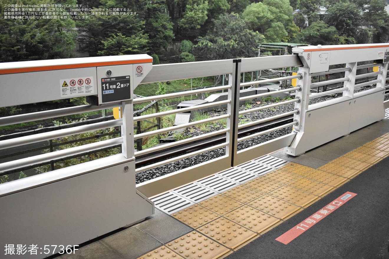 【JR東】中央快速線 御茶ノ水駅のホームドアが稼働開始の拡大写真