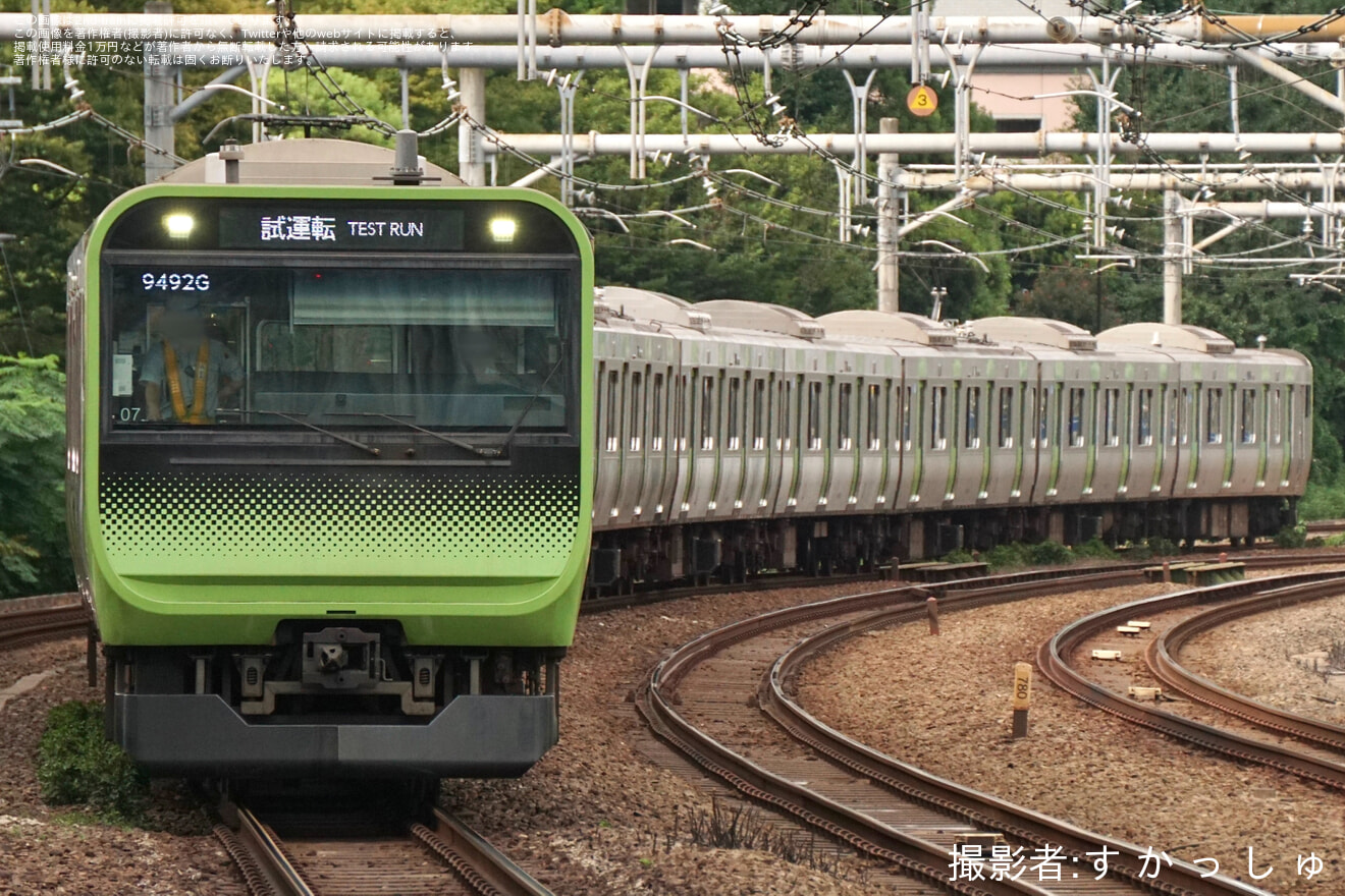 【JR東】E235系0番台トウ07編成が約2年半ぶりの本線走行の拡大写真