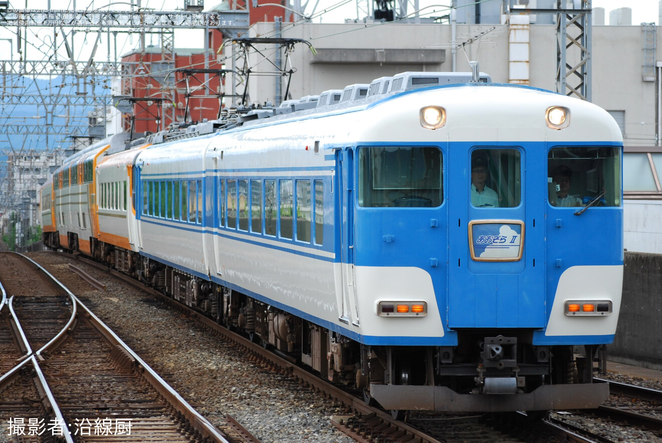 【近鉄】30000系V12が15200系PN08に救援されるの拡大写真
