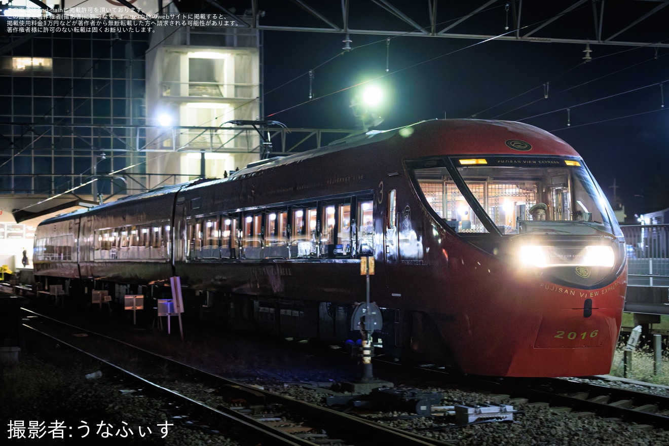 【富士山麓】富士山ビュー特急「10th Anniversary Train」第2弾を運転の拡大写真