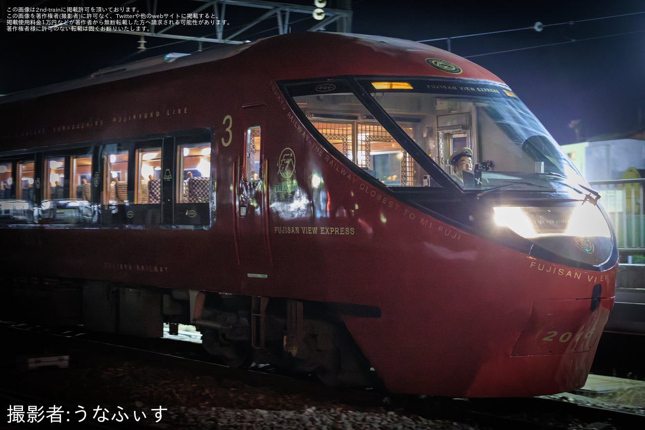 【富士山麓】富士山ビュー特急「10th Anniversary Train」第2弾を運転の拡大写真