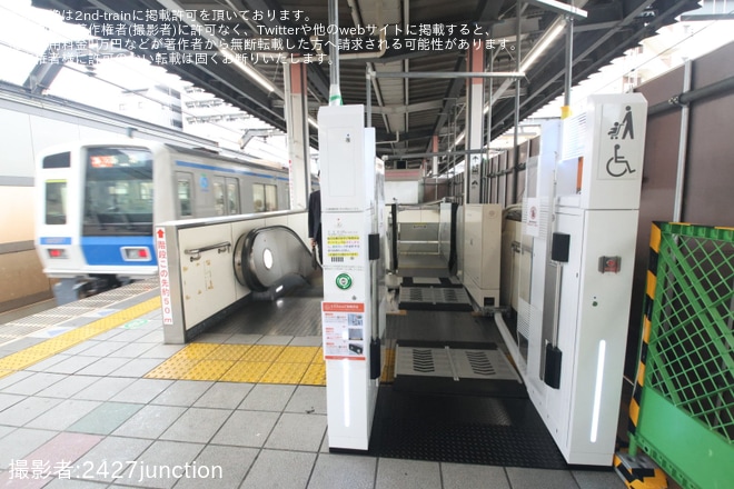 【西武】桜台駅に仮設の車いす用階段昇降機「エスカル」が設置（3枚目）