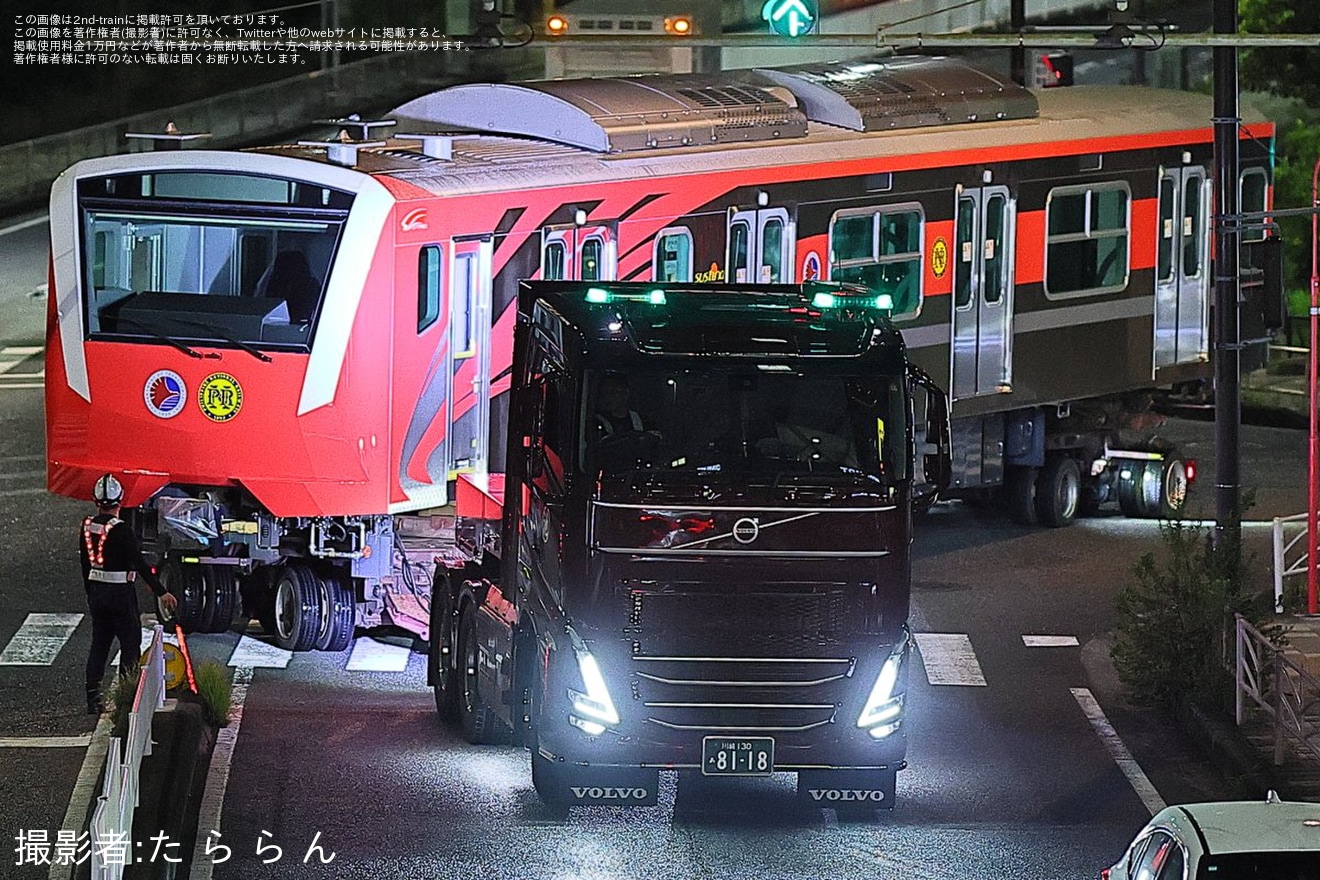 【総車】マニラ南北通勤鉄道EM11000形第2編成の先頭車2両が陸送の拡大写真