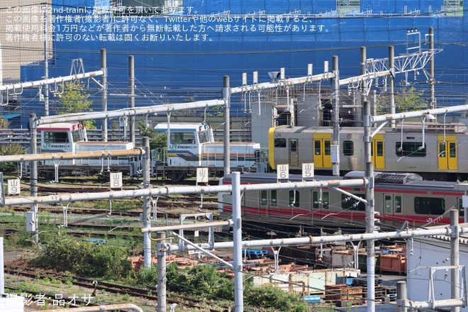 【JR東】E235系ミツB33編成が転用改造中に組成完了を不明で撮影した写真
