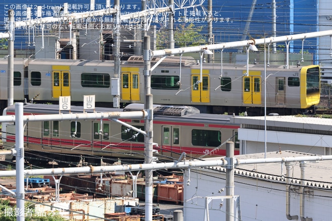 【JR東】E235系ミツB33編成が転用改造中に組成完了を不明で撮影した写真