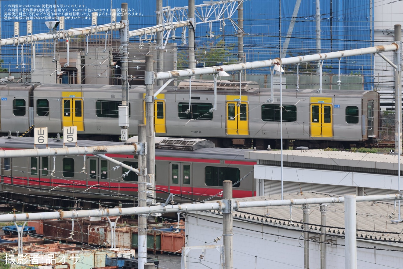 【JR東】E235系ミツB33編成が転用改造中に組成完了の拡大写真