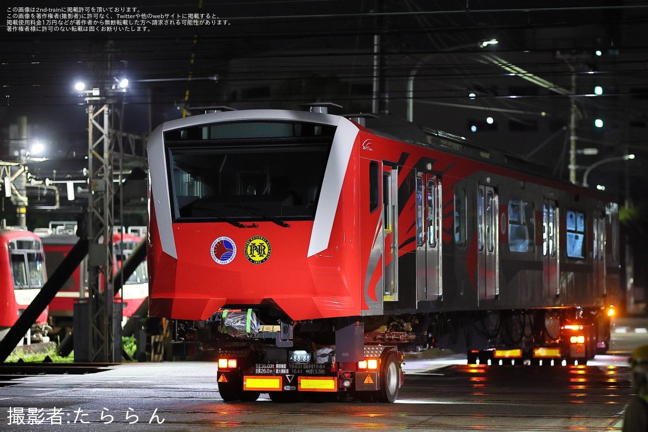 【総車】マニラ南北通勤鉄道EM11000形第2編成の先頭車2両が陸送の拡大写真