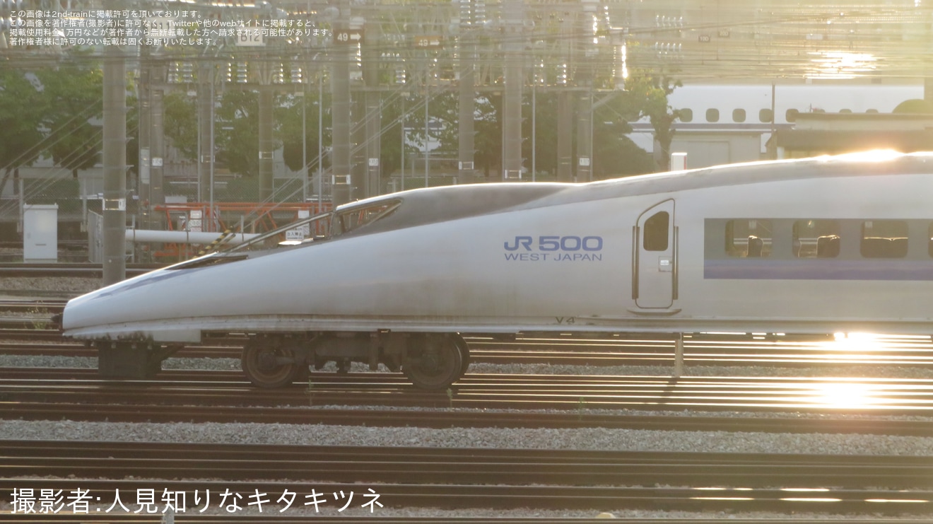 【JR西】500系V4編成1号車(521-7004)が解体線への拡大写真