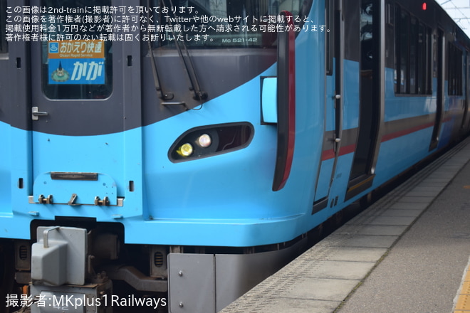 【IR】521系IR19編成による臨時快速「おかえり快速かが」が運転を加賀温泉駅で撮影した写真