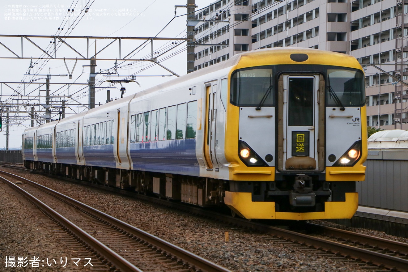 【JR東】E257系500番台マリNB-05編成が木更津から迂回返却回送の拡大写真