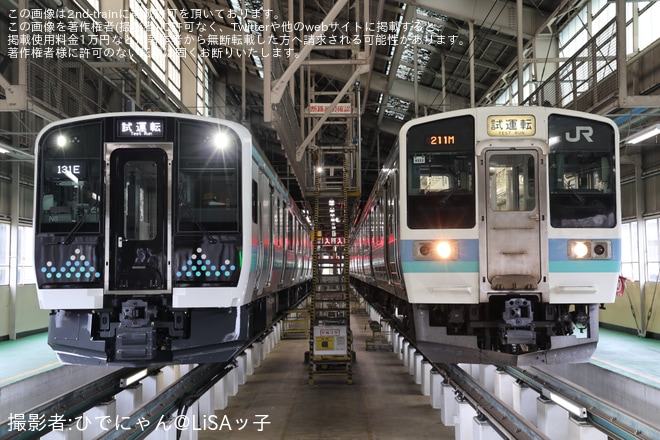 【JR東】長野総合車両ベース「新旧長野色共演!! E131系×211系撮影会」開催 - 長野総合車両ベースにて撮影