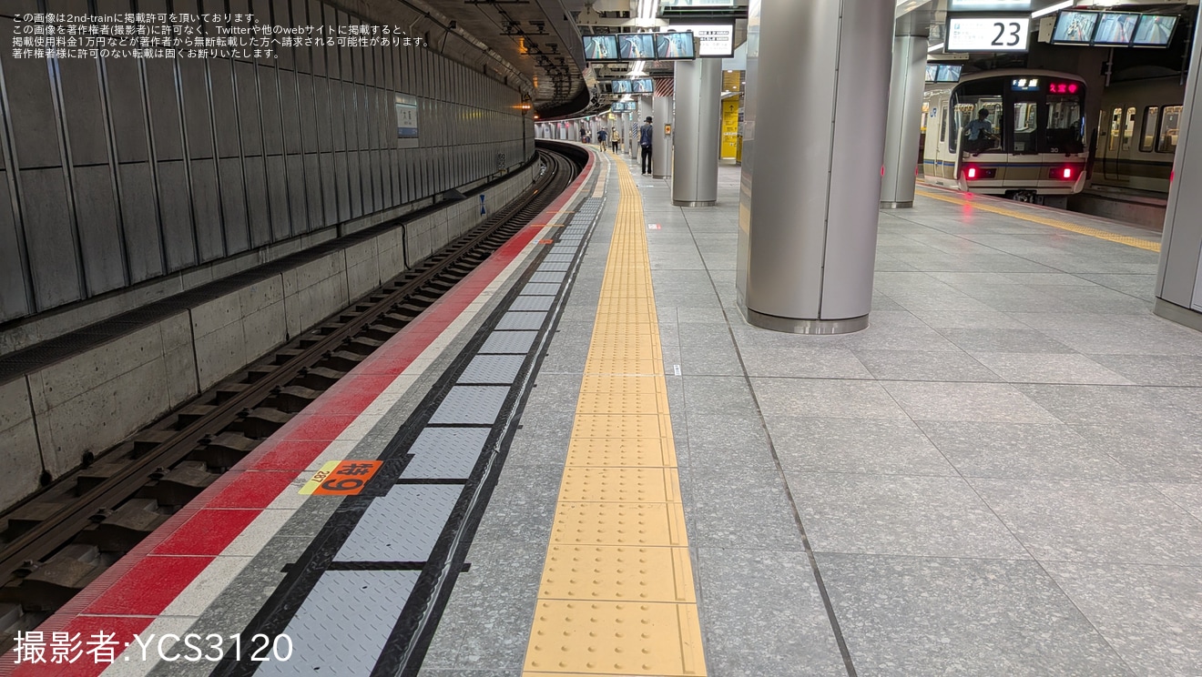 【JR西】大阪駅うめきた地下ホーム24番のりばで改修工事の拡大写真