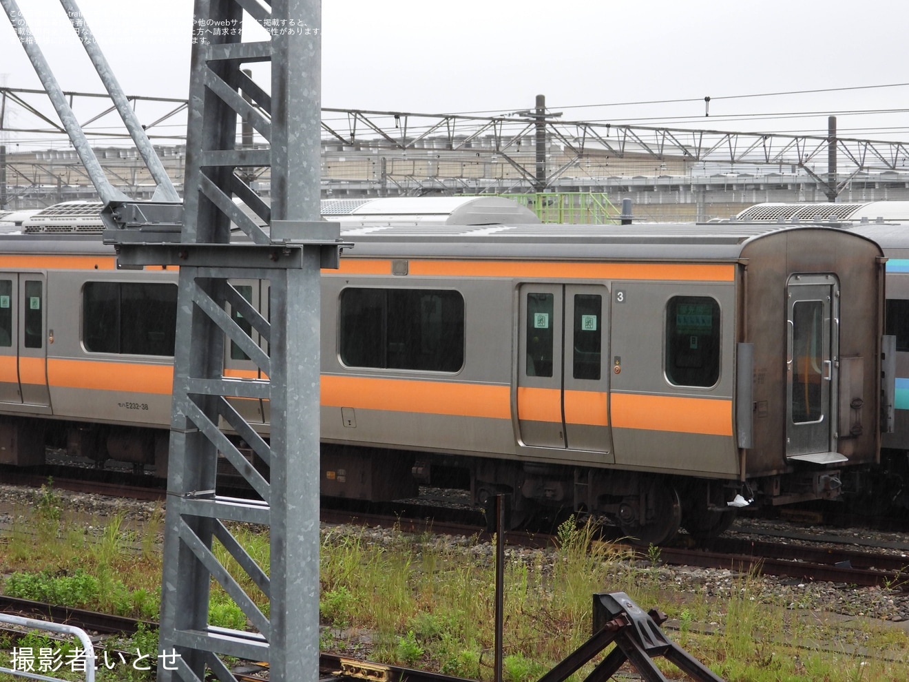 【JR東】E233系T38編成がサロ脱車・分割留置、T40編成はサロ組み込み12両化の拡大写真
