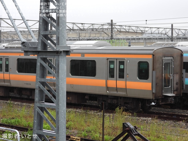 【JR東】E233系T38編成がサロ脱車・分割留置、T40編成はサロ組み込み12両化（2枚目）