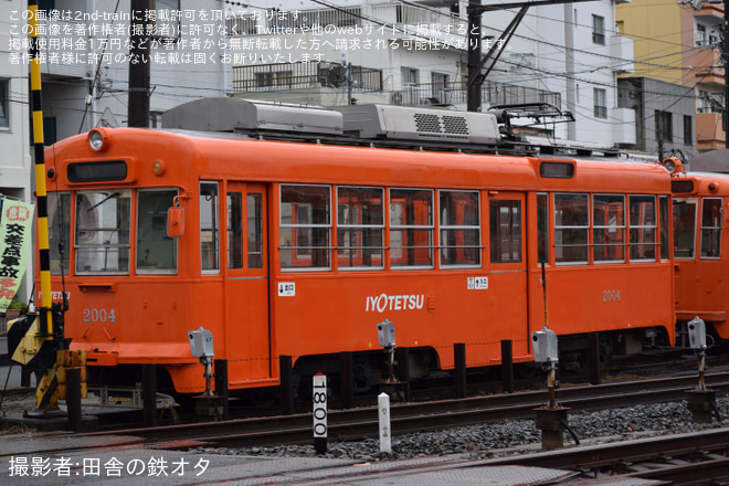 【伊予鉄】モハ2000形2004号が通常塗装に戻り休車位置へ移動 - 古町～萱町六丁目間にて撮影