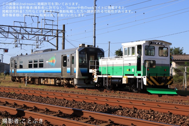 【JR東】583系クハネ583-17が秋田総合車両ベース構内で入換 - 秋田総合車両ベース付近にて撮影