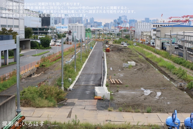 【JR東】大井ふ頭付近の大汐線で2本目の線路敷設や架線柱建植が進む - 大井ふ頭付近にて撮影