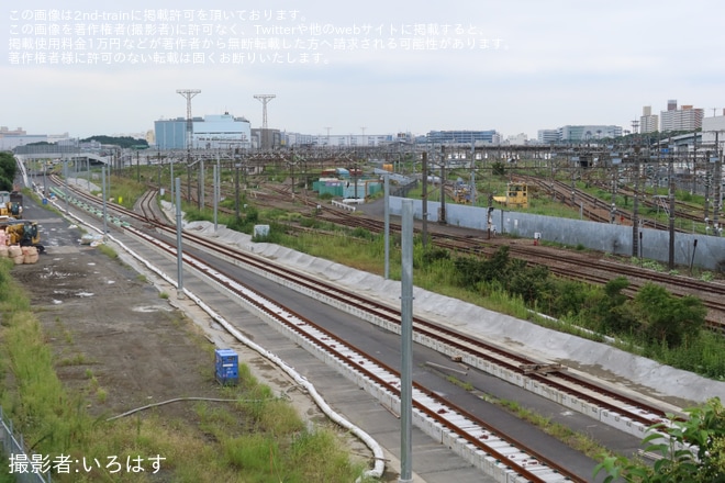 【JR東】大井ふ頭付近の大汐線で2本目の線路敷設や架線柱建植が進む - 大井ふ頭付近にて撮影