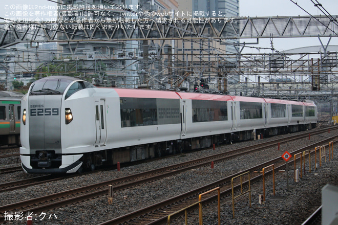【JR東】E259系クラNe007編成大宮総合車両センター出場回送 - 与野駅にて撮影