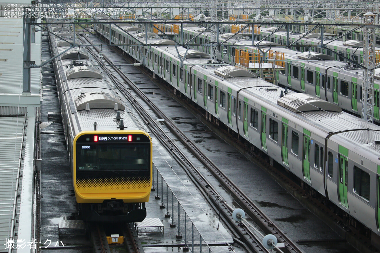 【JR東】E235系ミツB33編成が東京総合車両ベース東エリアに留置の拡大写真
