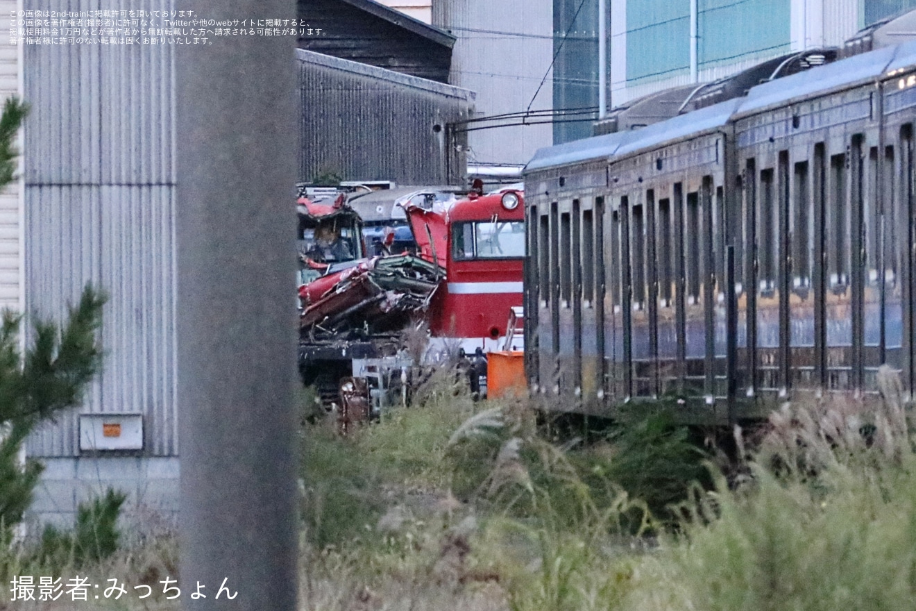 【JR東】EF81-95「レインボー」が秋田総合車両ベースで解体の拡大写真