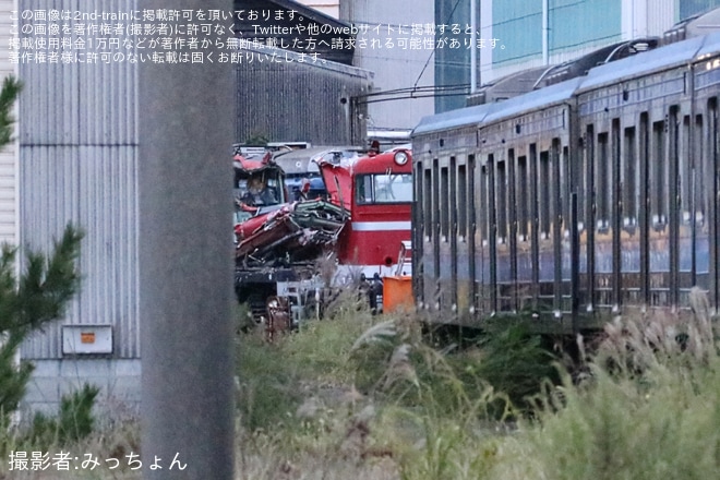 【JR東】EF81-95「レインボー」が秋田総合車両ベースで解体 - 秋田総合車両ベース付近にて撮影