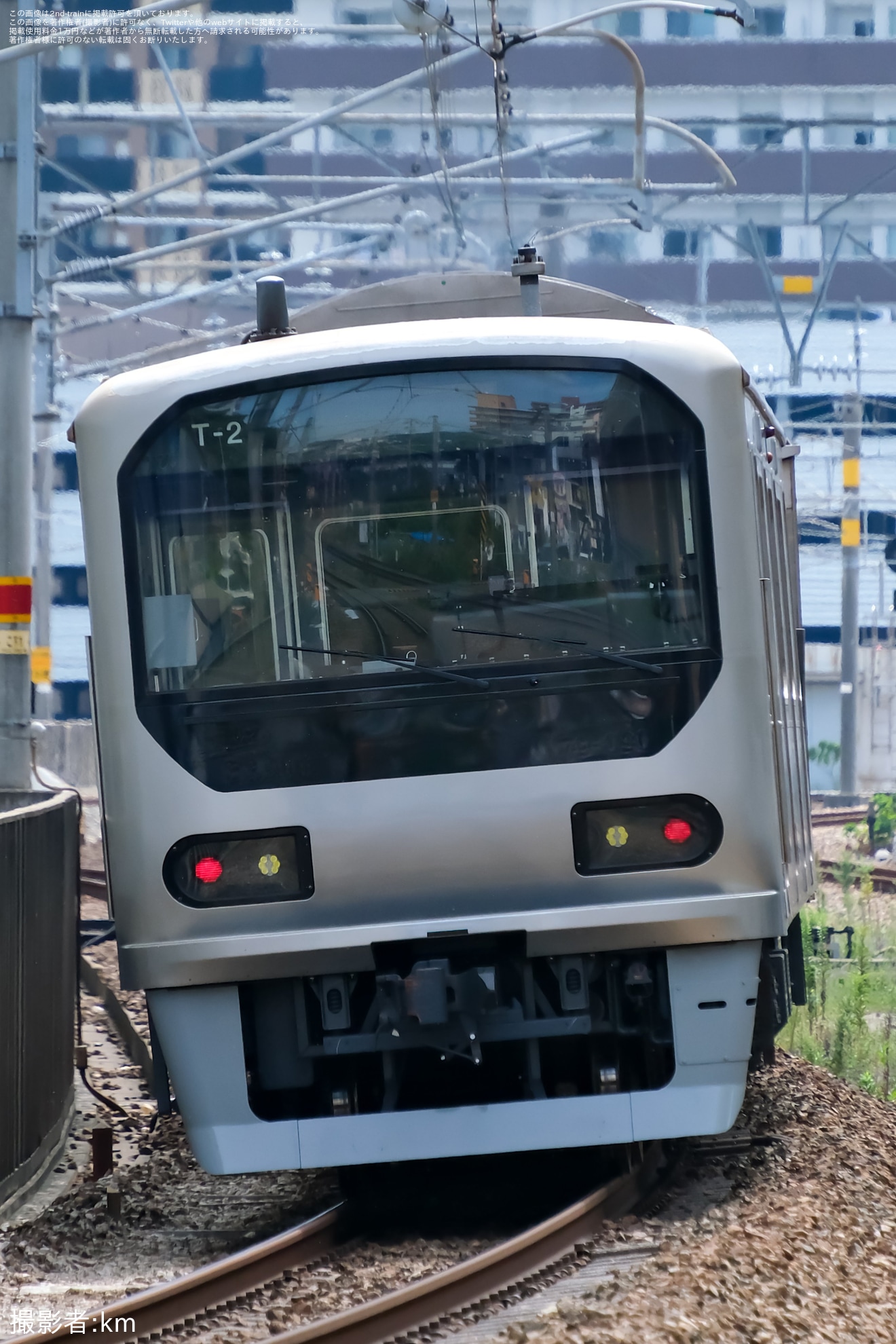 【JR九】307系T-2編成が無塗装で小倉総合車両センター出場の拡大写真