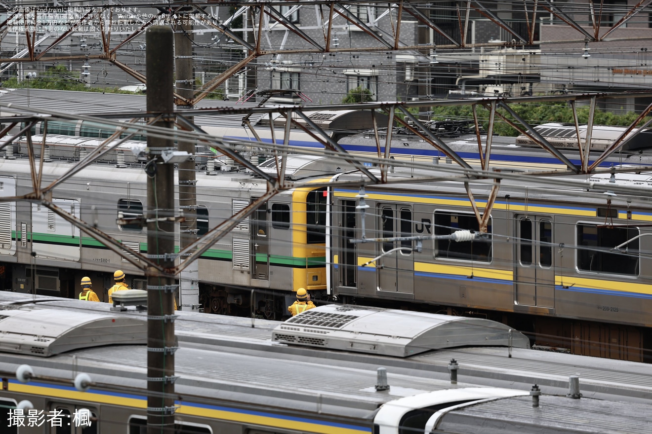 【JR東】E493系オク01編成と209系マリC625編成が連結訓練の拡大写真