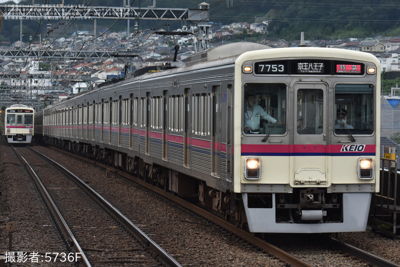 【京王】7000系7703Fの種別・行先表示器がフルカラーLED化されて営業運転に充当の拡大写真