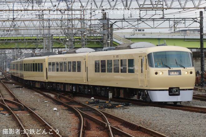 【西武】10000系10108Fがアイボリーホワイト単色で武蔵丘車両検修場出場試運転を小手指駅で撮影した写真