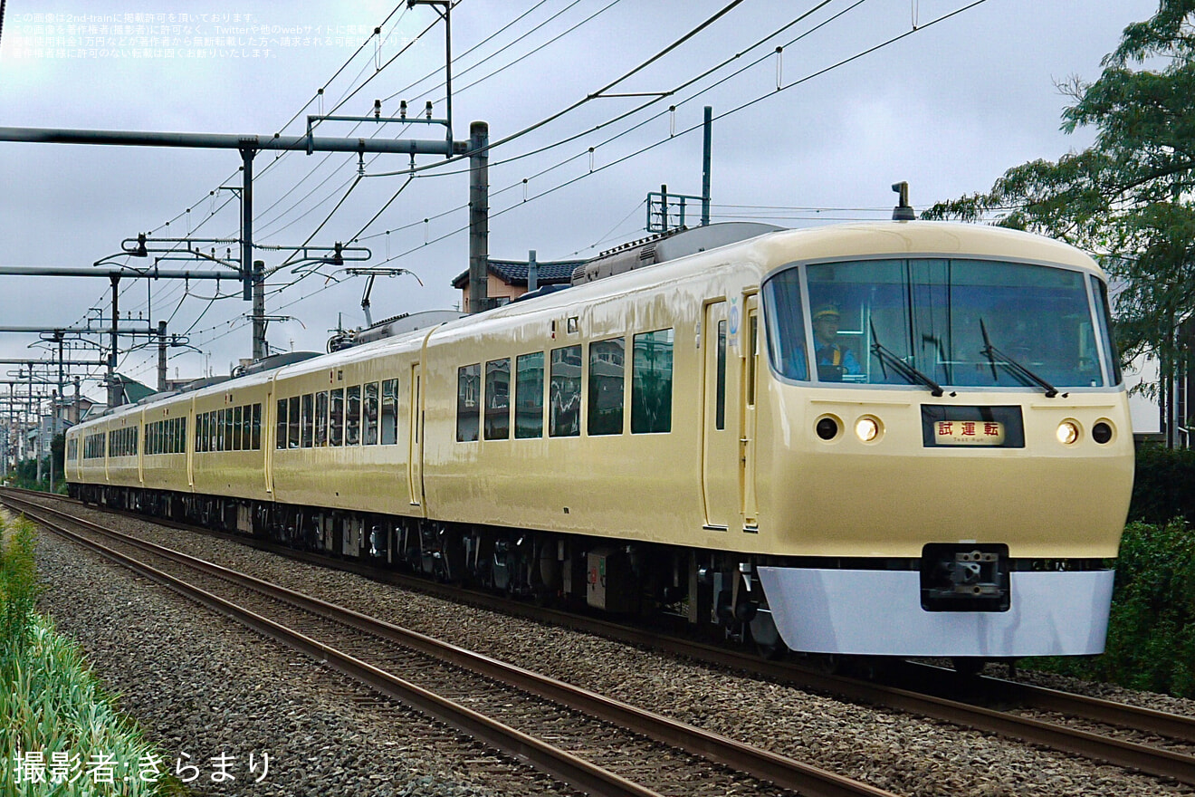 【西武】10000系10108Fがアイボリーホワイト単色で武蔵丘車両検修場出場試運転の拡大写真