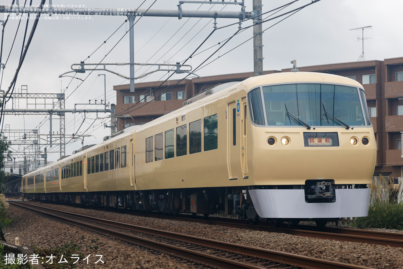【西武】10000系10108Fがアイボリーホワイト単色で武蔵丘車両検修場出場試運転の拡大写真