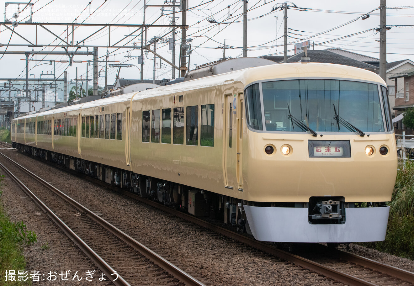 【西武】10000系10108Fがアイボリーホワイト単色で武蔵丘車両検修場出場試運転の拡大写真
