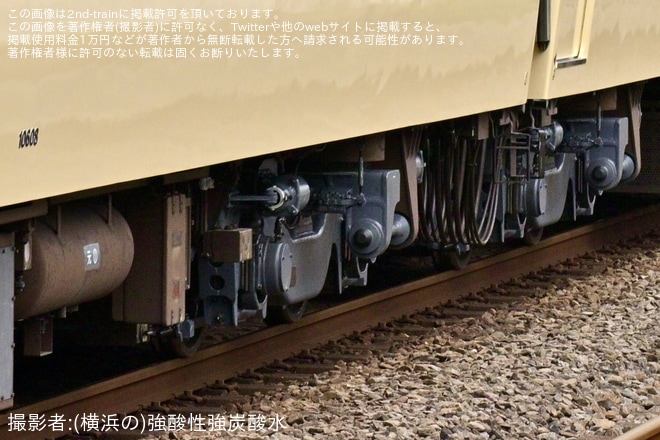 【西武】10000系10108Fがアイボリーホワイト単色で武蔵丘車両検修場出場試運転を不明で撮影した写真