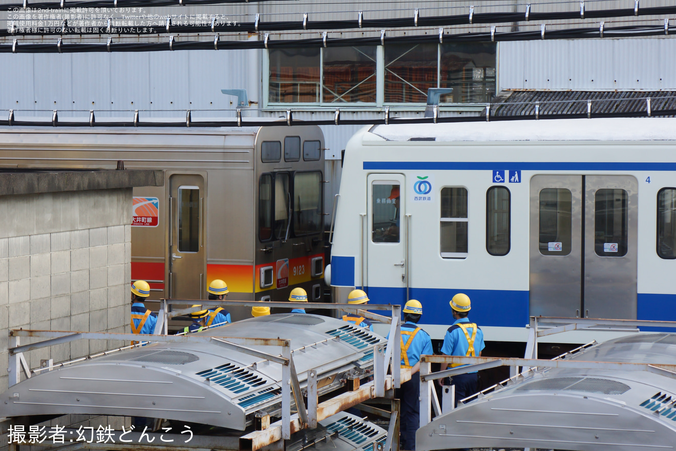 【西武】9020系9023F+9000系9009F が263Fの牽引で小手指へ回送の拡大写真