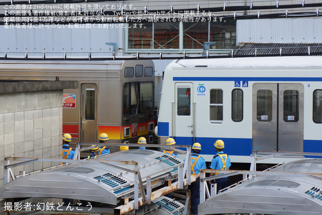 【西武】9020系9023F+9000系9009F が263Fの牽引で小手指へ回送 - 小手指車両基地付近にて撮影