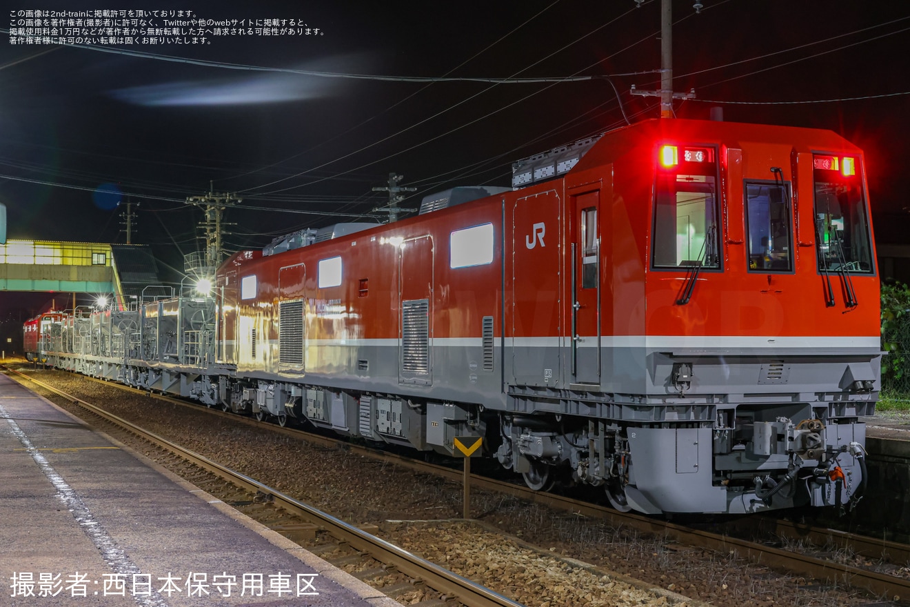 【JR西】DEC743形がキサヤ143形4両を挟み公式試運転の拡大写真