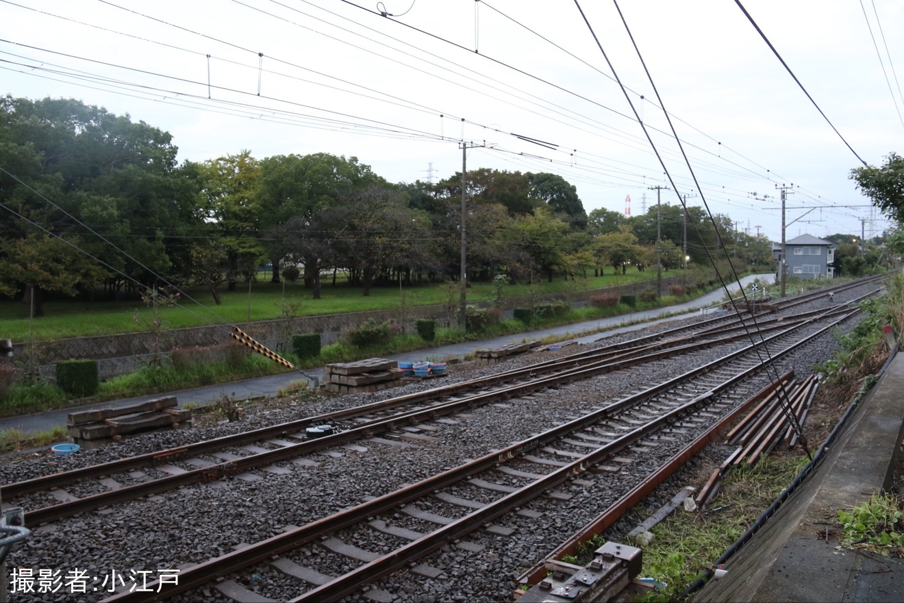 【JR東】長浦駅姉ケ崎方の仮設折り返し設備で分岐器と架線が設置の拡大写真
