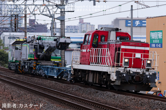 【JR貨】鉄道クレーン車KRC810N-2が膳所へ甲種輸送を南草津駅で撮影した写真