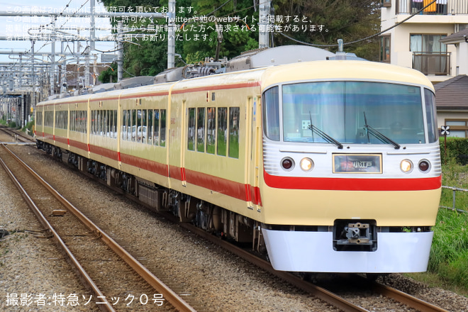 【西武】「レッドアロークラシック」運行開始を南大塚駅で撮影した写真