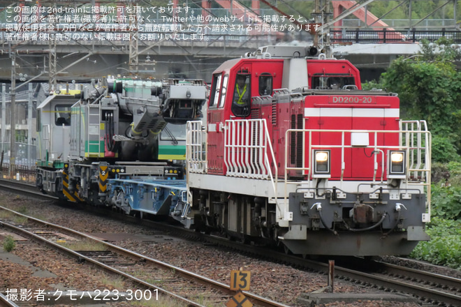 【JR貨】鉄道クレーン車KRC810N-2が膳所へ甲種輸送を彦根駅で撮影した写真