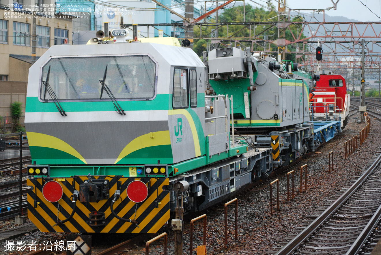 【JR貨】鉄道クレーン車KRC810N-2が膳所へ甲種輸送の拡大写真